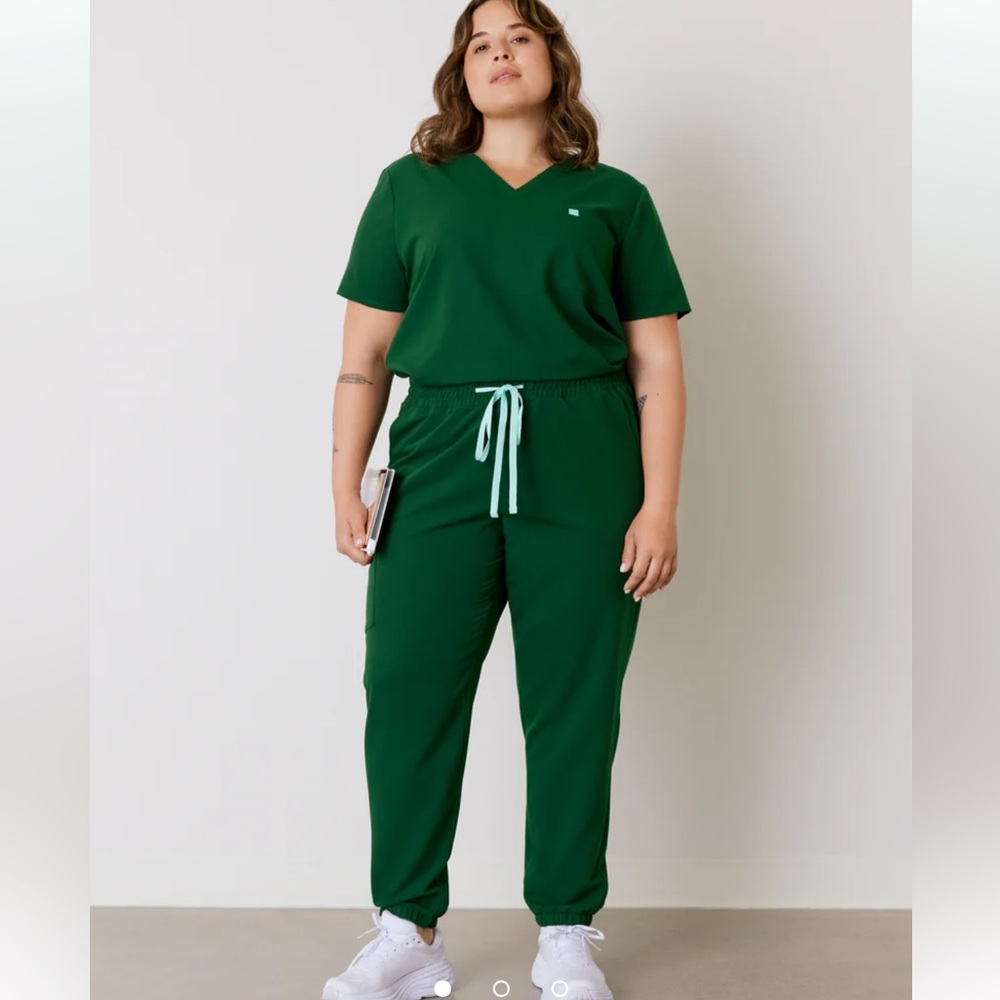Garde Malade Eden Green Scrub Set